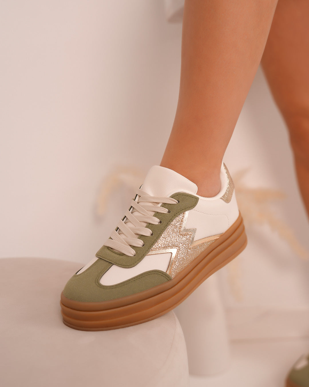 Basket femme beige avec empiècements kaki et doré pailleté