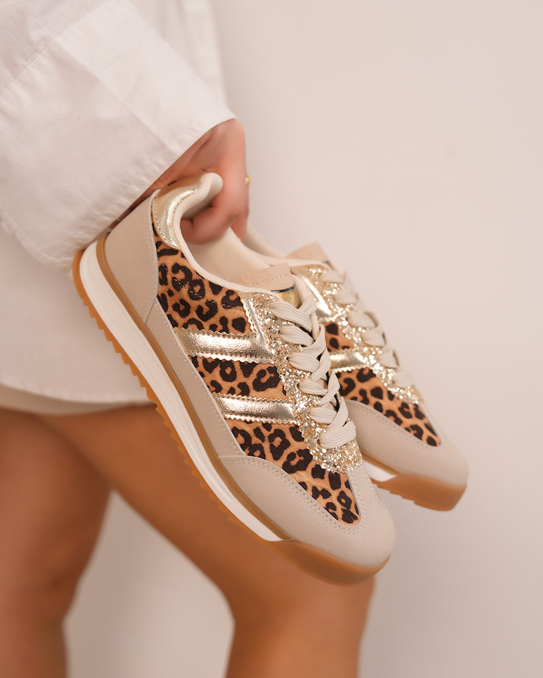Basket femme beige à empiècements léopard et doré
