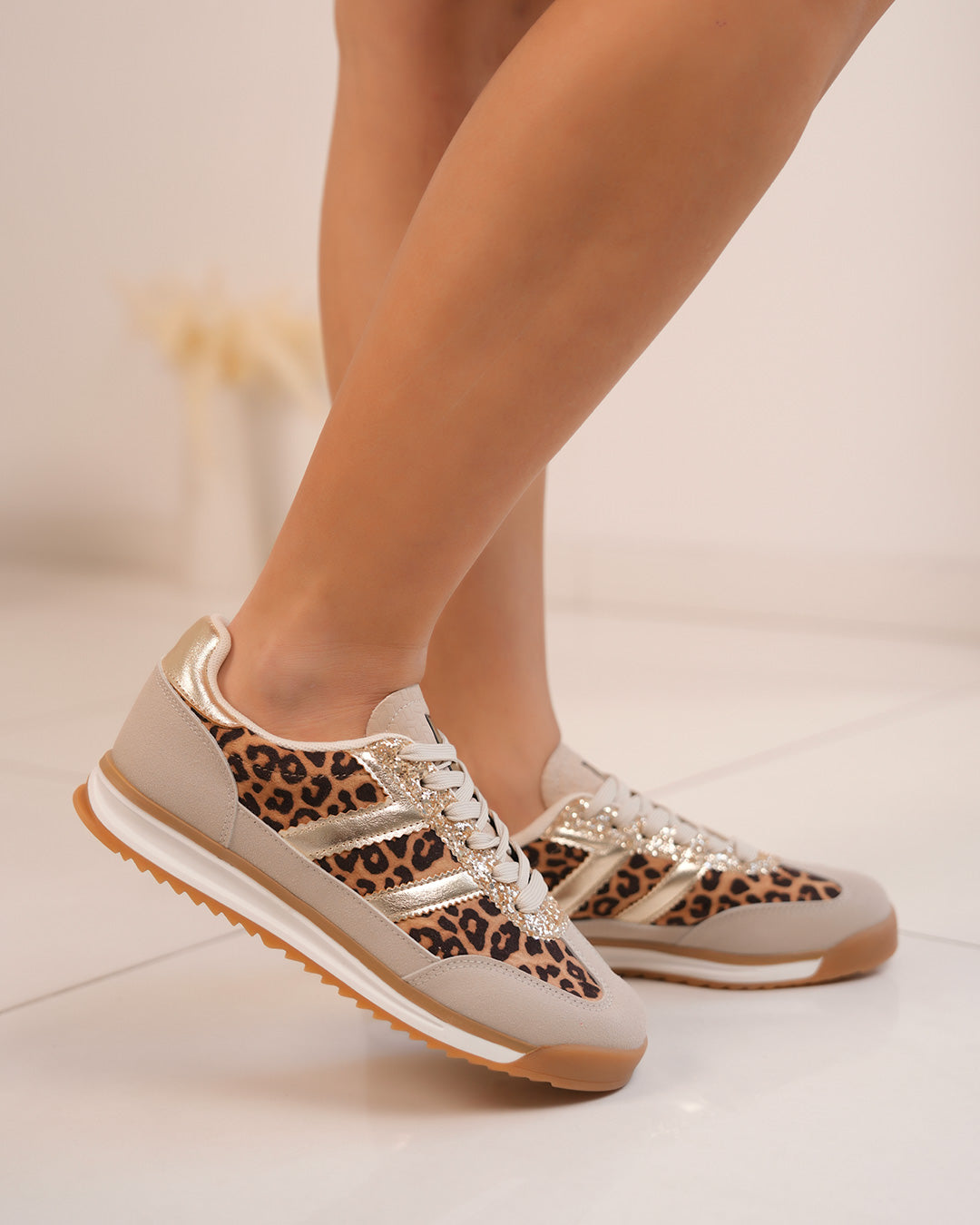Basket femme beige à empiècements léopard et doré