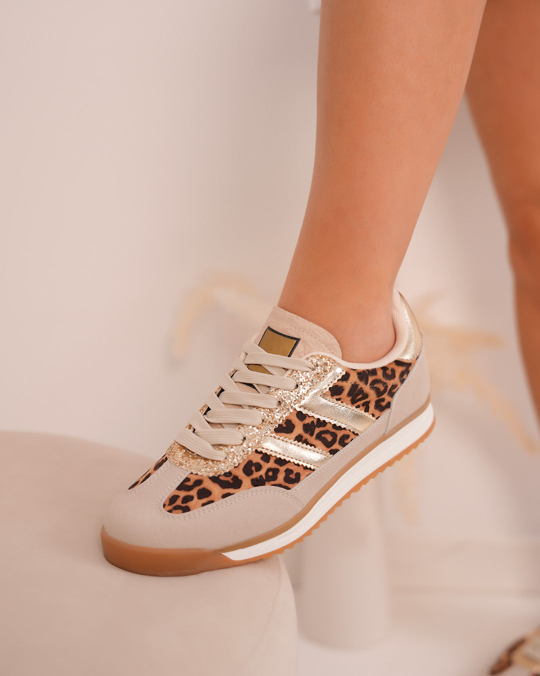Basket femme beige à empiècements léopard et doré
