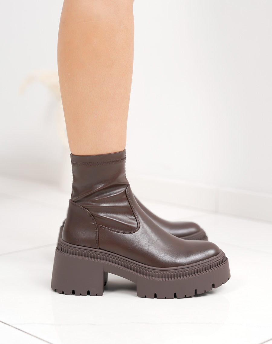 Bottines femme marron tendance à plateforme avec semelle crantée et tige chaussette
