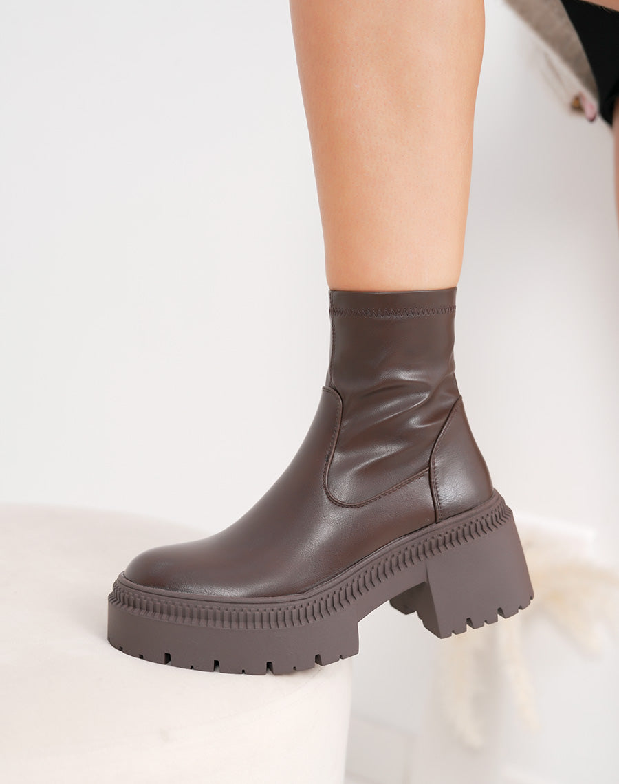 Bottines femme marron tendance à plateforme avec semelle crantée et tige chaussette