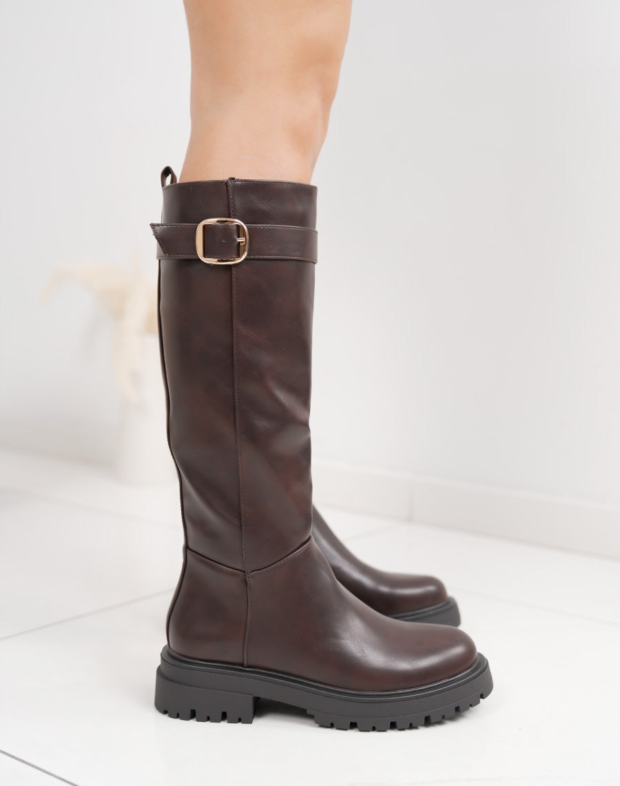 Bottes femme marron style cavalière confortables avec boucle dorée et semelle crantée