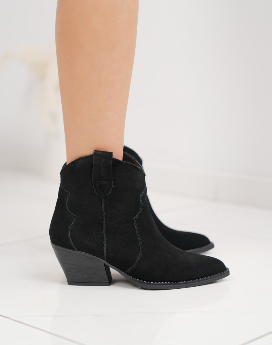 Bottines femme en cuir noir style santiag avec talon biseauté et intérieur fourré