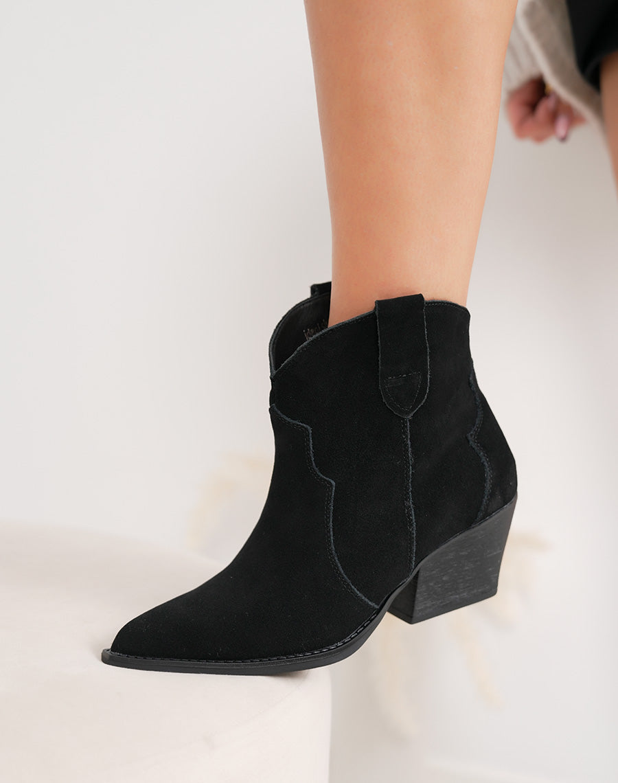 Bottines femme en cuir noir style santiag avec talon biseauté et intérieur fourré