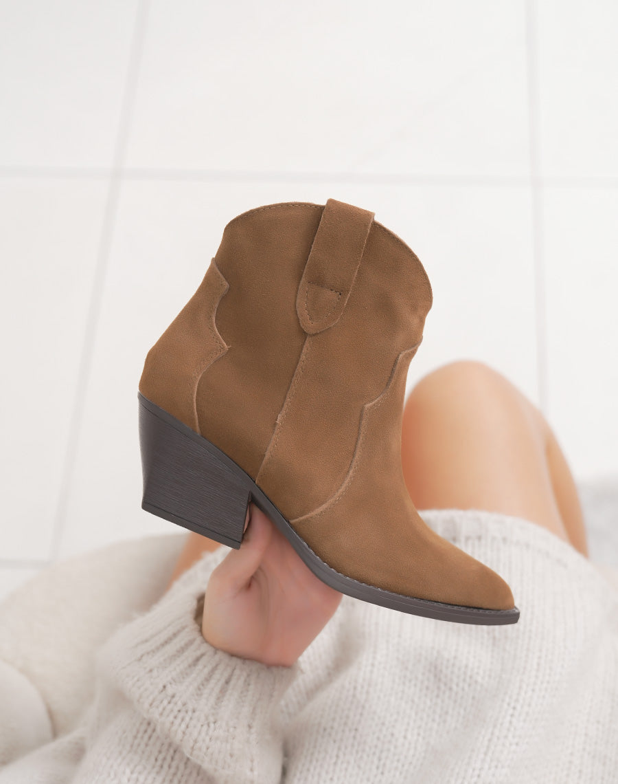 Bottines femme en cuir camel style santiag à talon biseauté et intérieur fourré