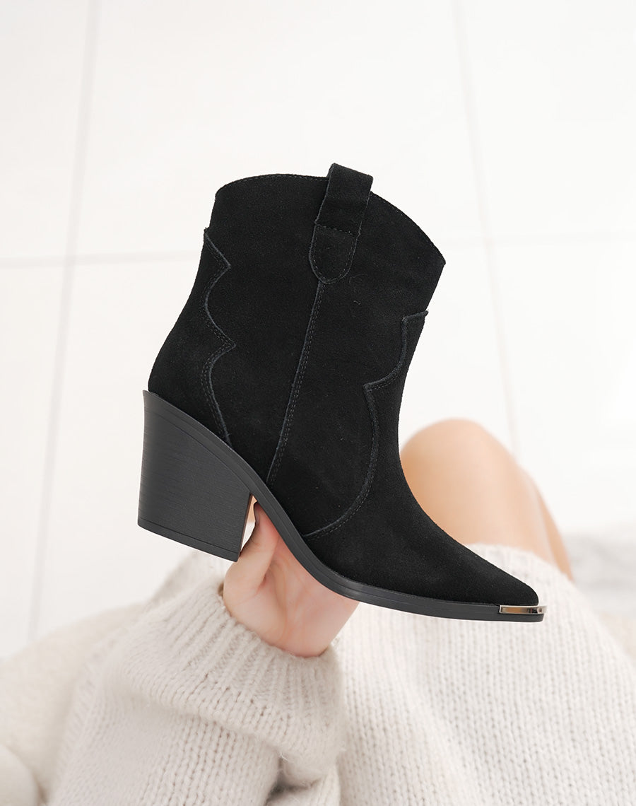 Bottines en cuir noir santiag à talon biseauté et bout pointu avec détail argenté