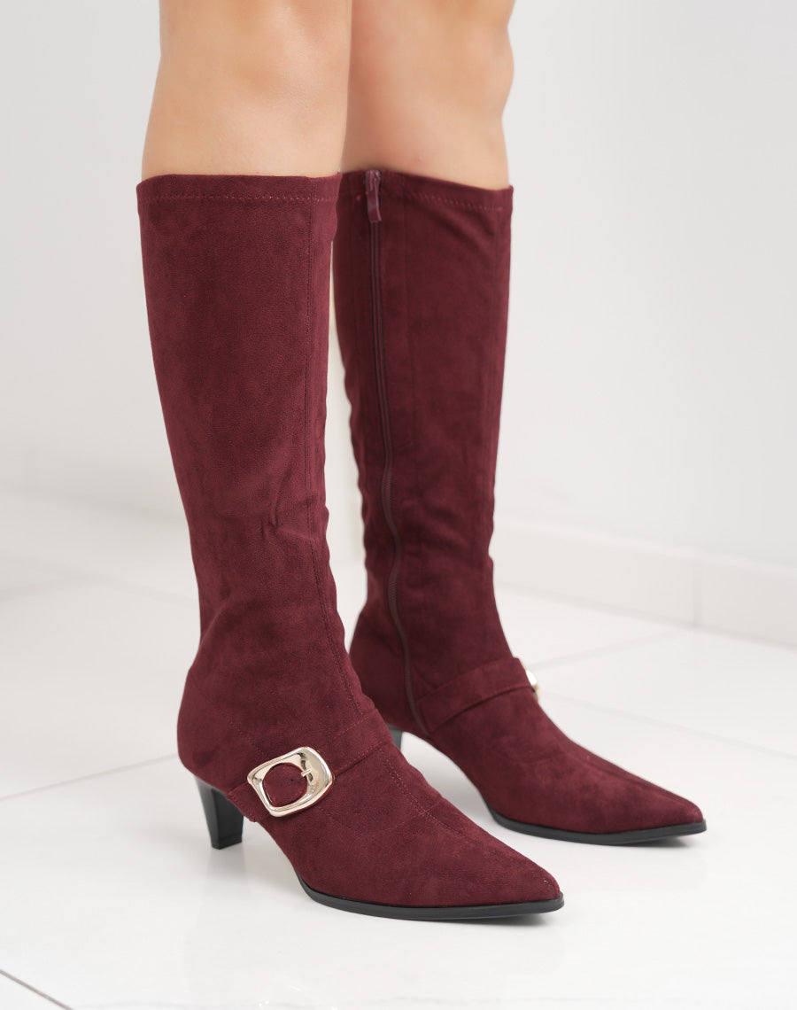 Bottes femme bordeaux en suédine, élégantes à petit talon et boucle dorée tendance