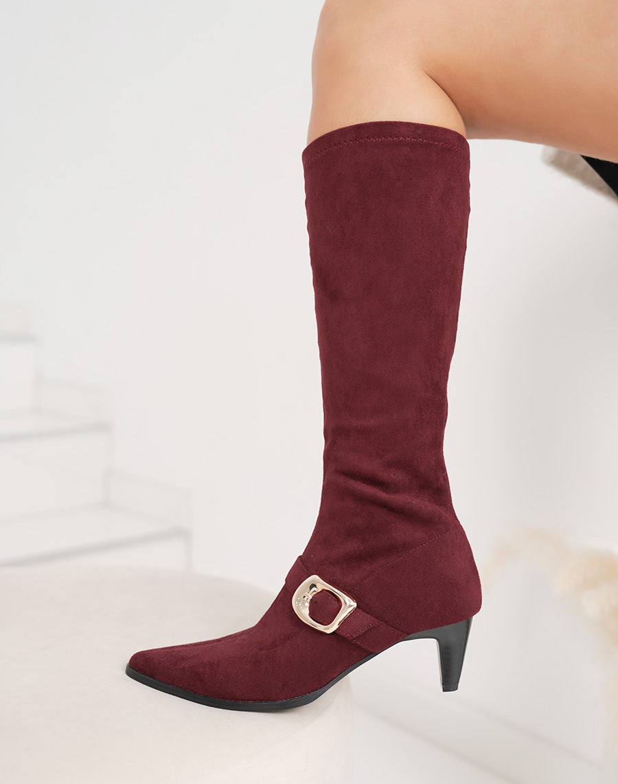 Bottes femme bordeaux en suédine, élégantes à petit talon et boucle dorée tendance