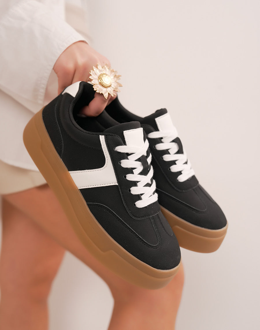 Basket femme noire et blanche tendance à triple plate-forme marron