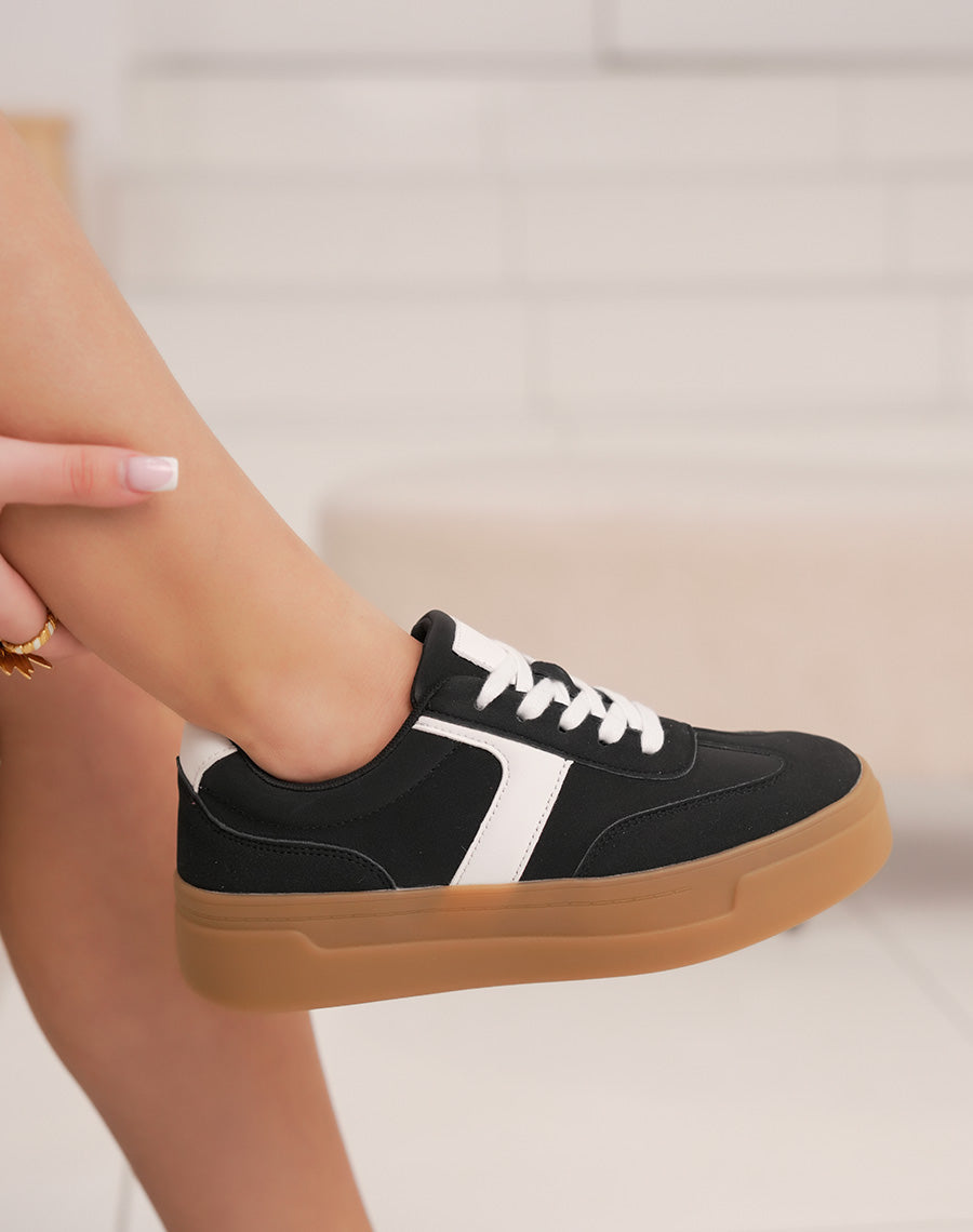 Basket femme noire et blanche tendance à triple plate-forme marron