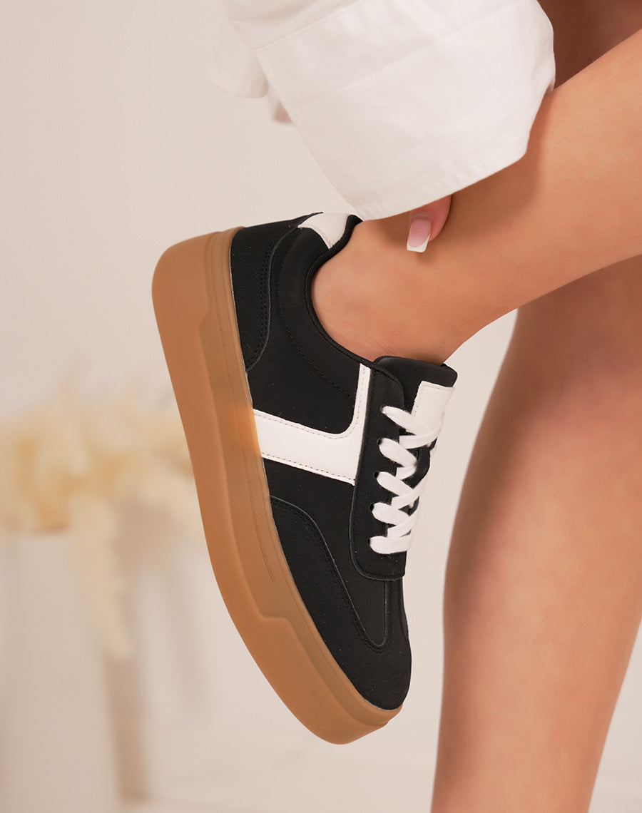 Basket femme noire et blanche tendance à triple plate-forme marron