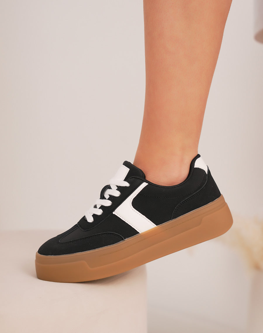 Basket femme noire et blanche tendance à triple plate-forme marron