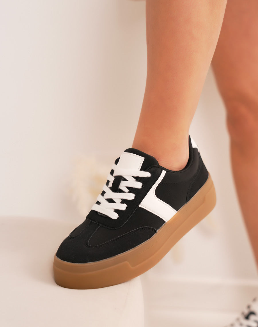 Basket femme noire et blanche tendance à triple plate-forme marron
