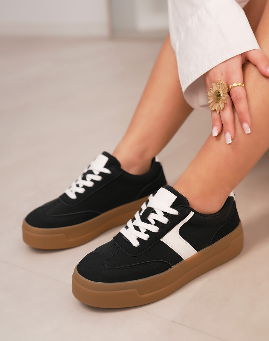 Basket femme noire et blanche tendance à triple plate-forme marron