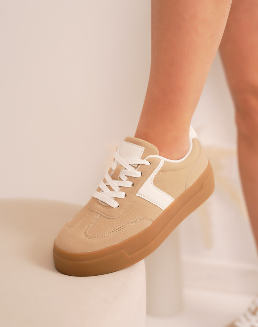 Basket femme beige foncé en peau de pêche à triple plate-forme marron tendance