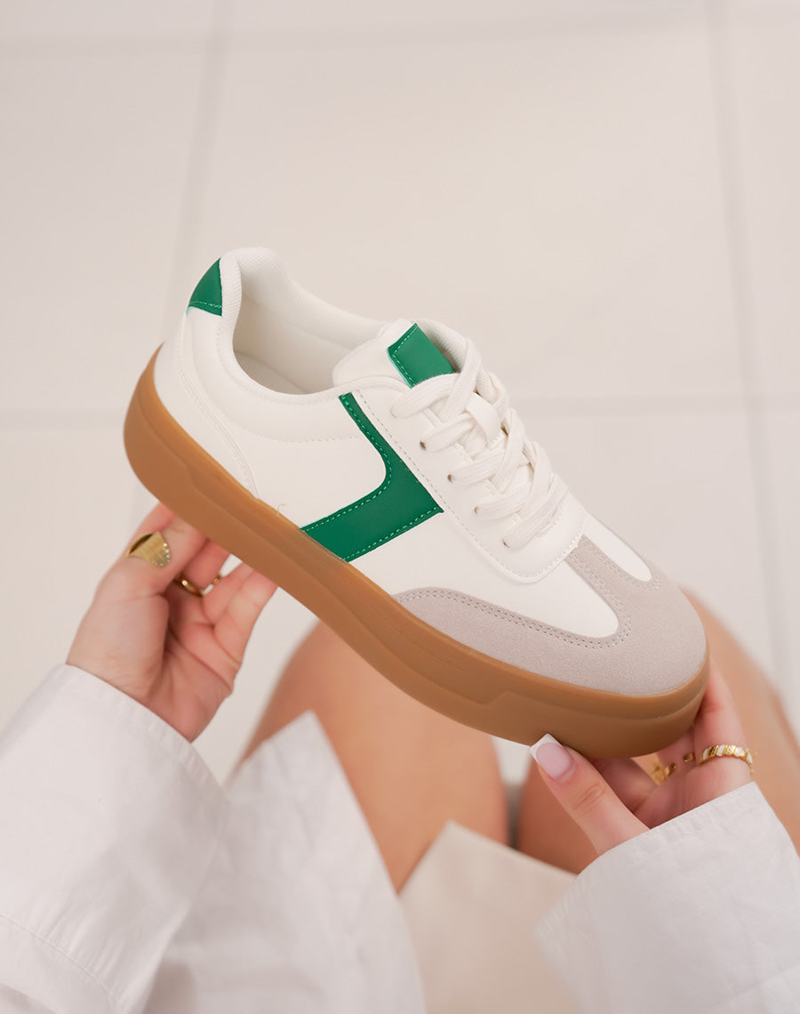 Basket femme blanche à détails vert sapin et triple plate-forme marron