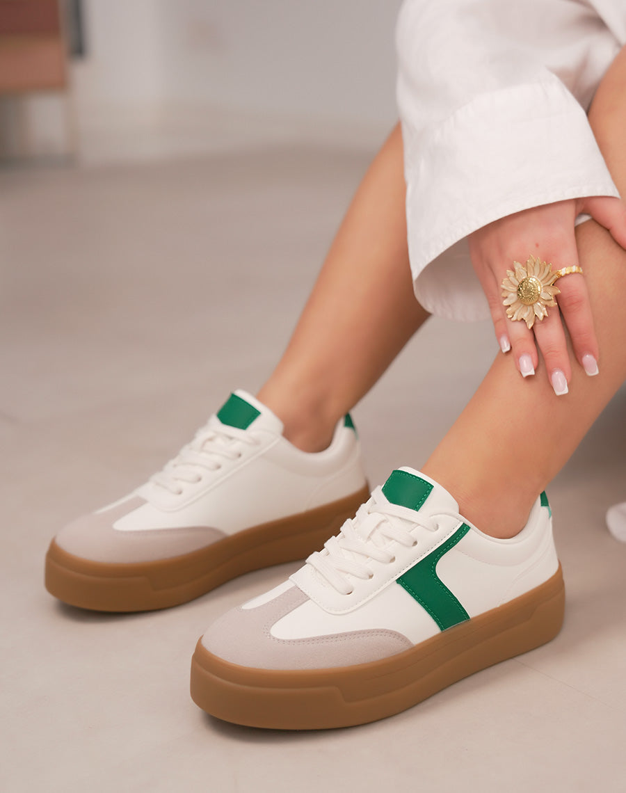 Basket femme blanche à détails vert sapin et triple plate-forme marron