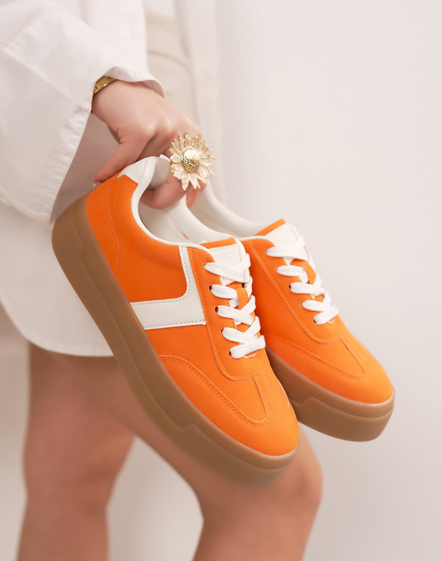 Basket femme orange en peau de pêche à triple plate-forme marron et détails blancs