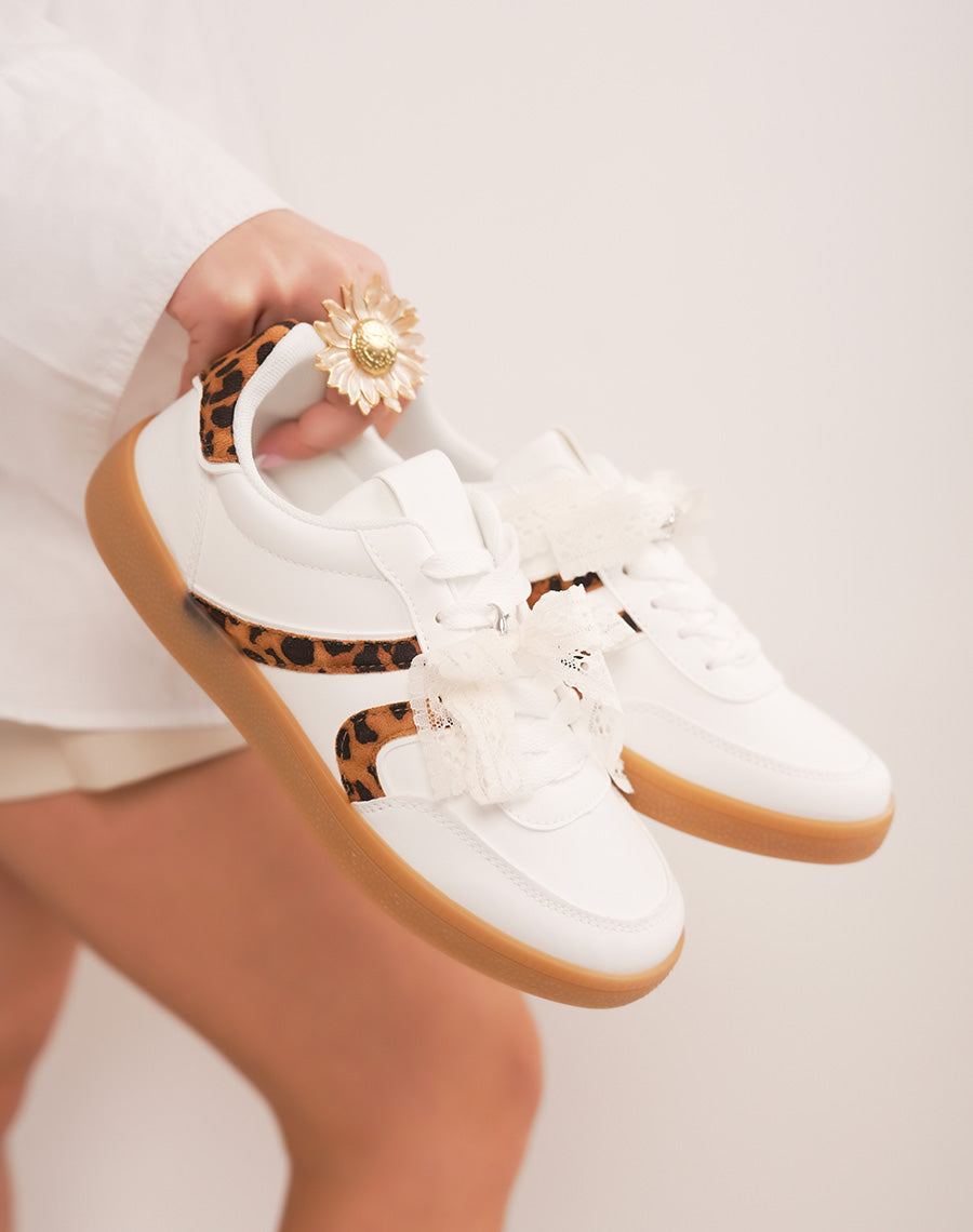 Basket femme blanche à détails léopard avec nœud en dentelle amovible