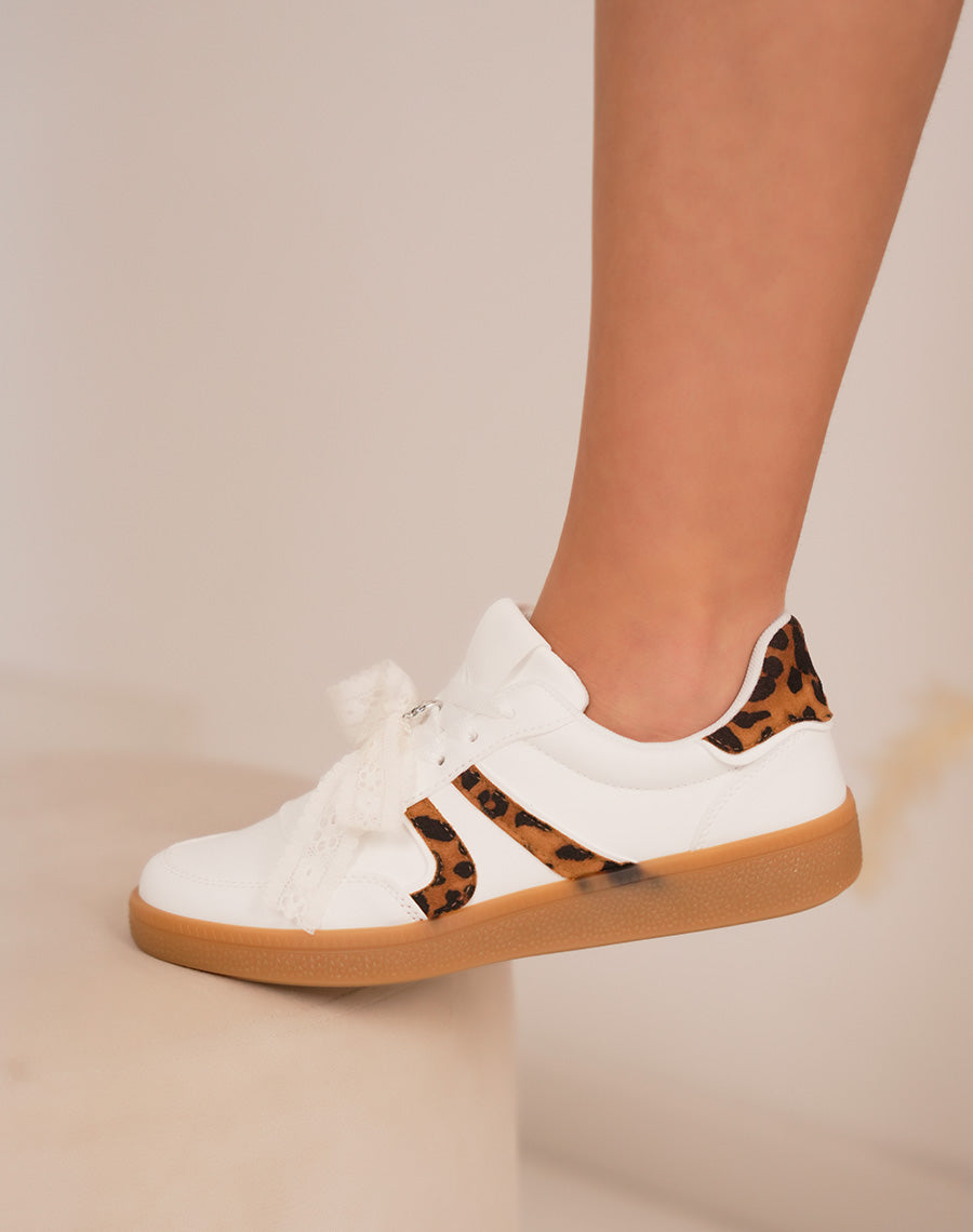 Basket femme blanche à détails léopard avec nœud en dentelle amovible