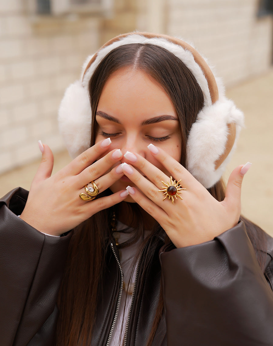 Cache-oreilles Monywa