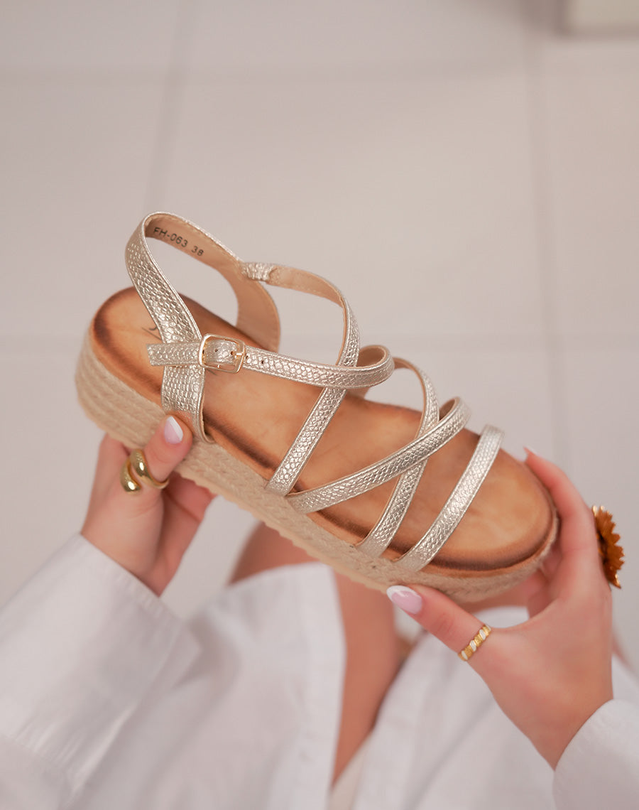Sandales femme dorées compensées à brides fines et semelle en jute tendance