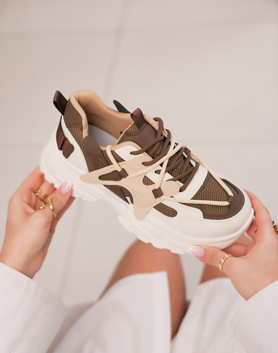 Baskets femme marron à grosse semelle tendance avec double lacets beiges et marron