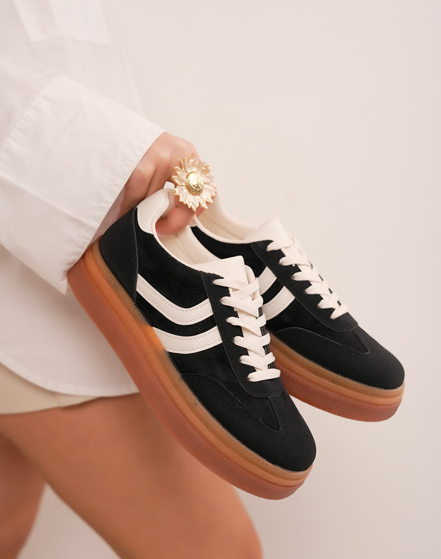Baskets femme noires en suédine à plateforme écrue tendance et semelle marron