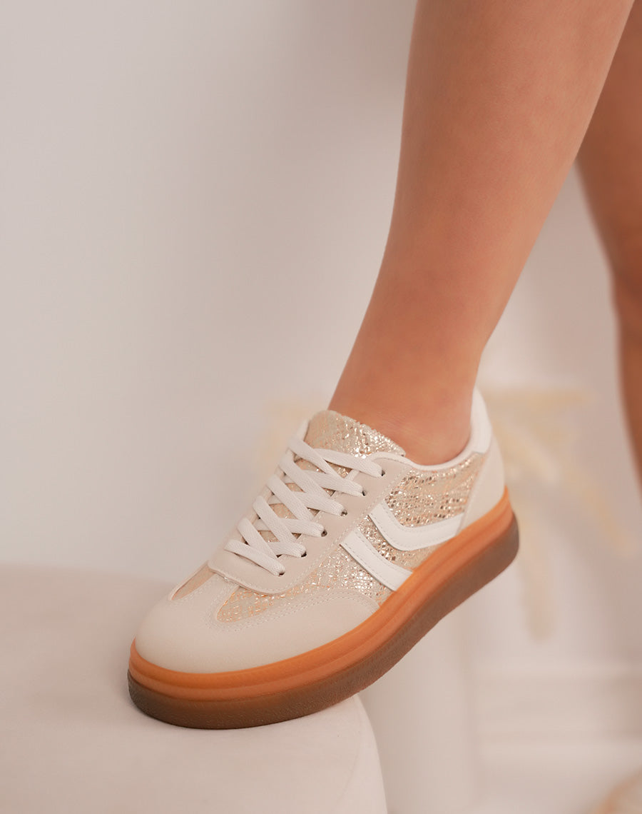 Baskets femme beige en suédine avec effet croco métallisé et semelle plateforme marron