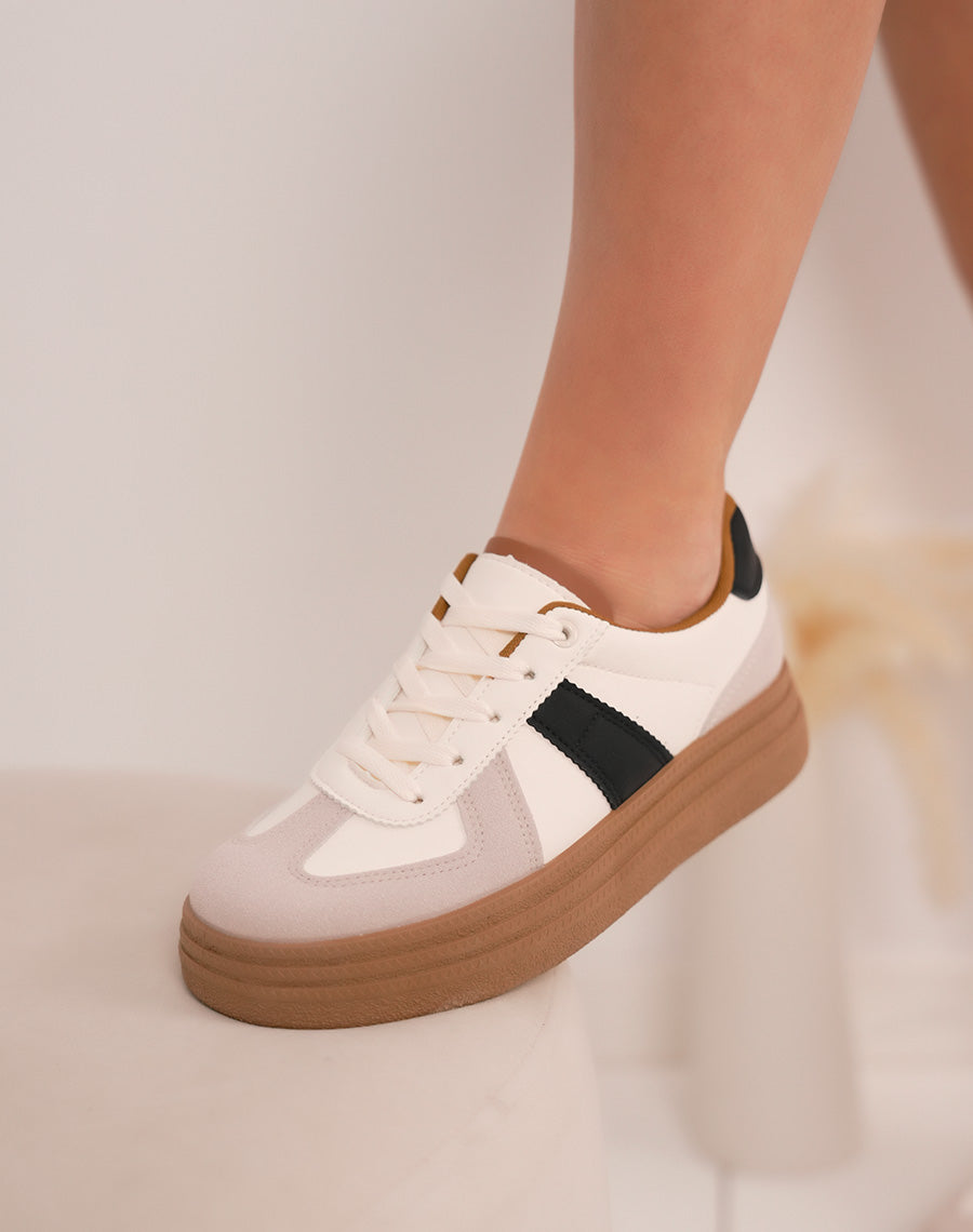 Baskets femme beiges tendance à triple plate-forme camel et détails noirs contrastants