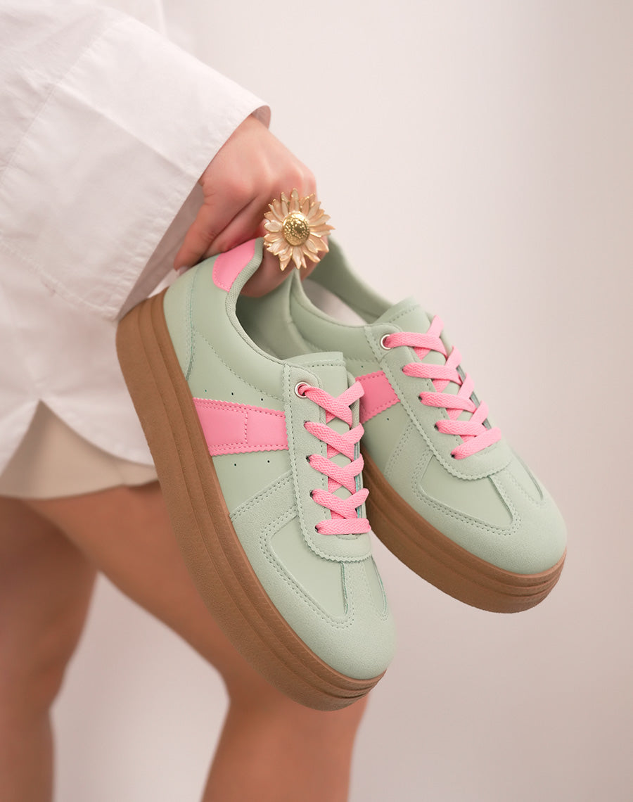 Baskets femme vertes tendance à triple plate-forme camel et détails rose pastel