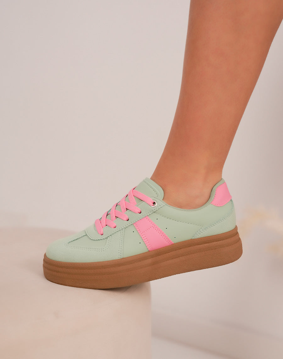 Baskets femme vertes tendance à triple plate-forme camel et détails rose pastel