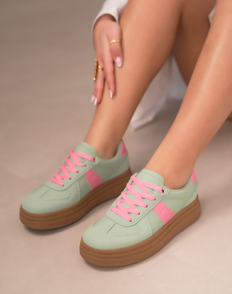 Baskets femme vertes tendance à triple plate-forme camel et détails rose pastel