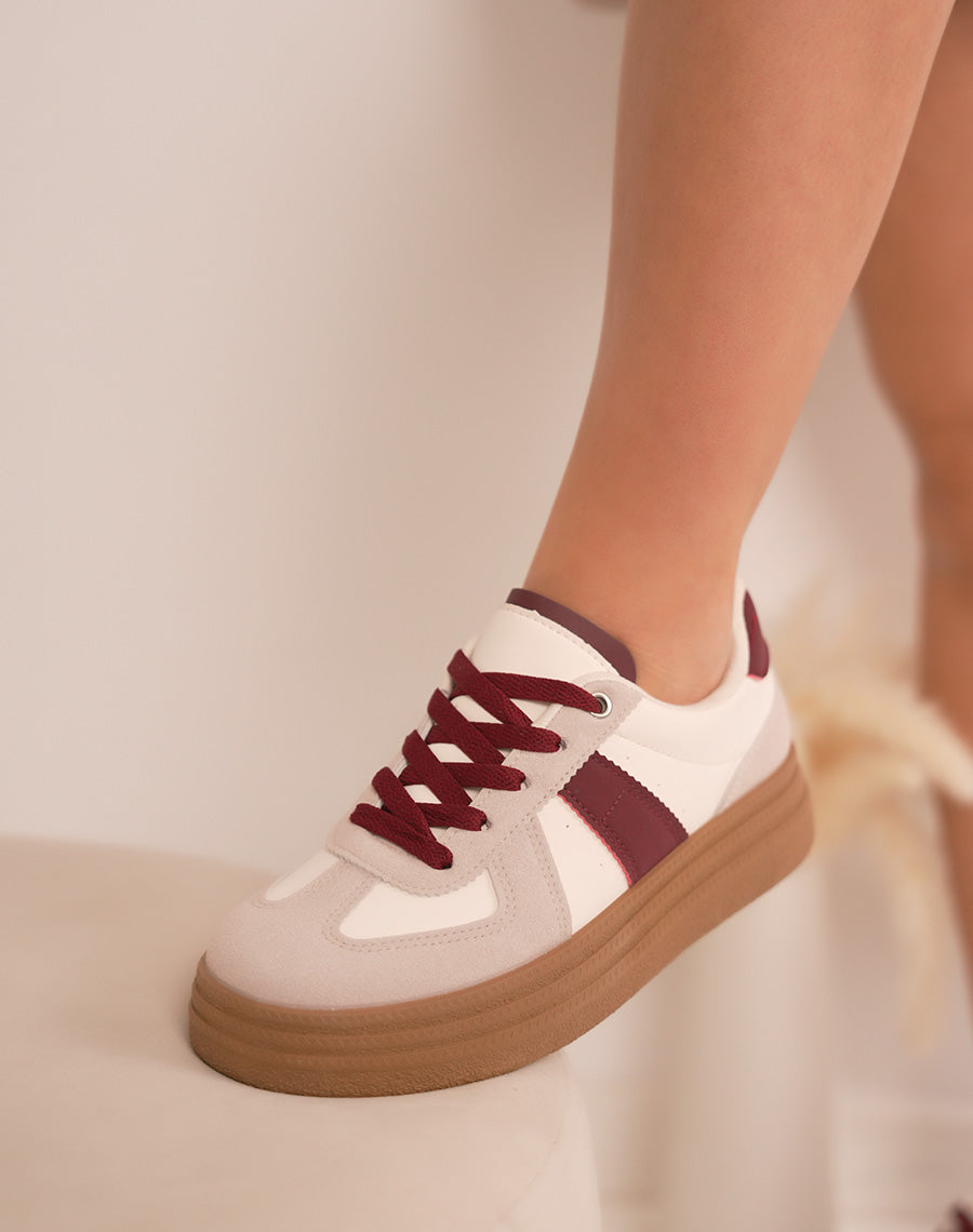 Baskets femme beiges à plateforme camel tendance avec lacets bordeaux et détails suédine