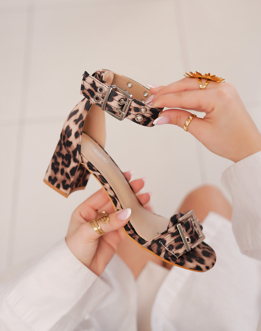 Sandales femme léopard à talon carré tendance avec brides cloutées