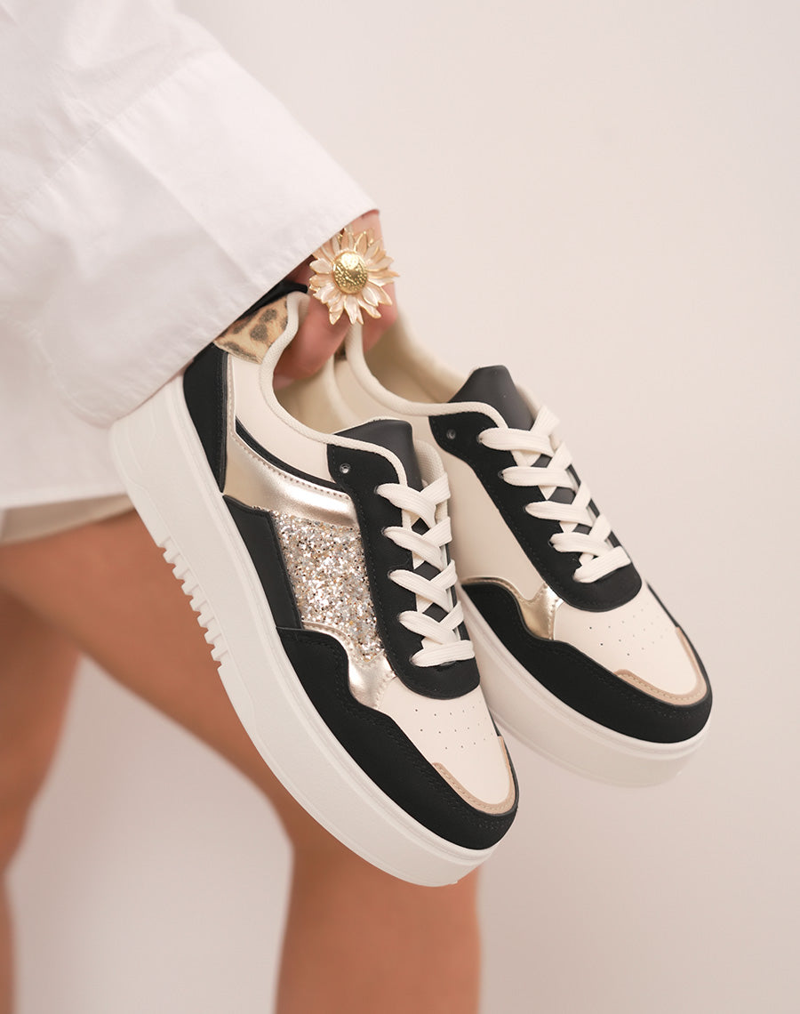 Baskets femme beiges et noires tendance avec paillettes dorées et détails léopard