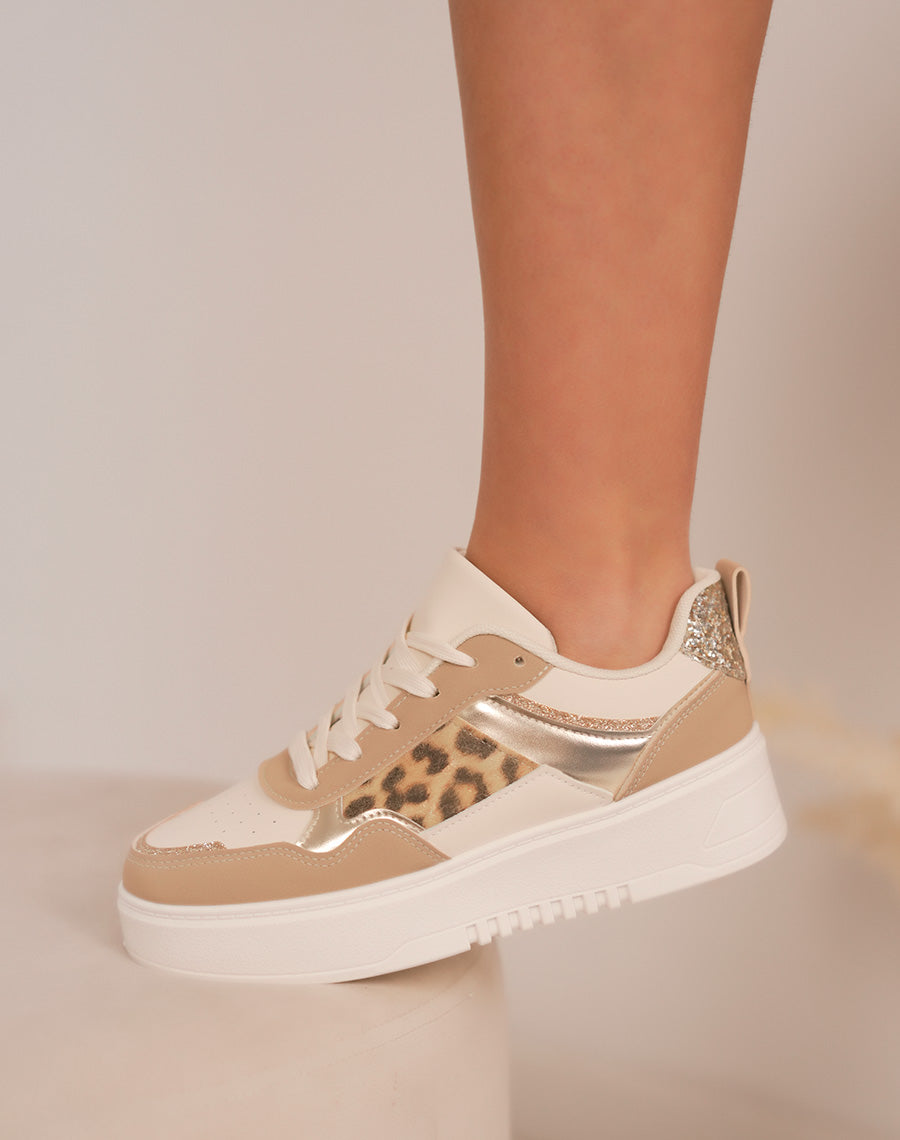 Baskets femme beiges et taupe tendance avec détails dorés, paillettes et imprimé léopard