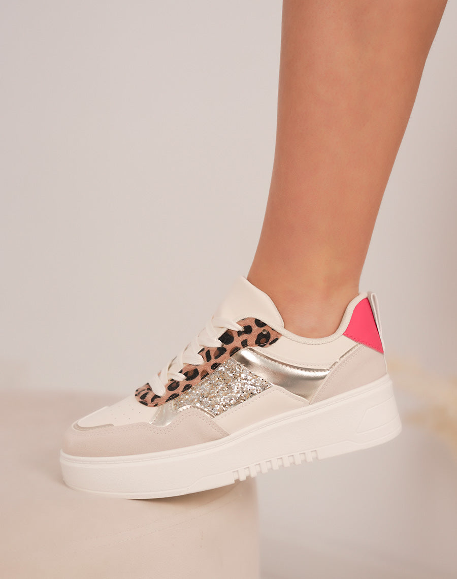 Baskets femme beiges et léopard tendance avec paillettes dorées et détail rose fluo