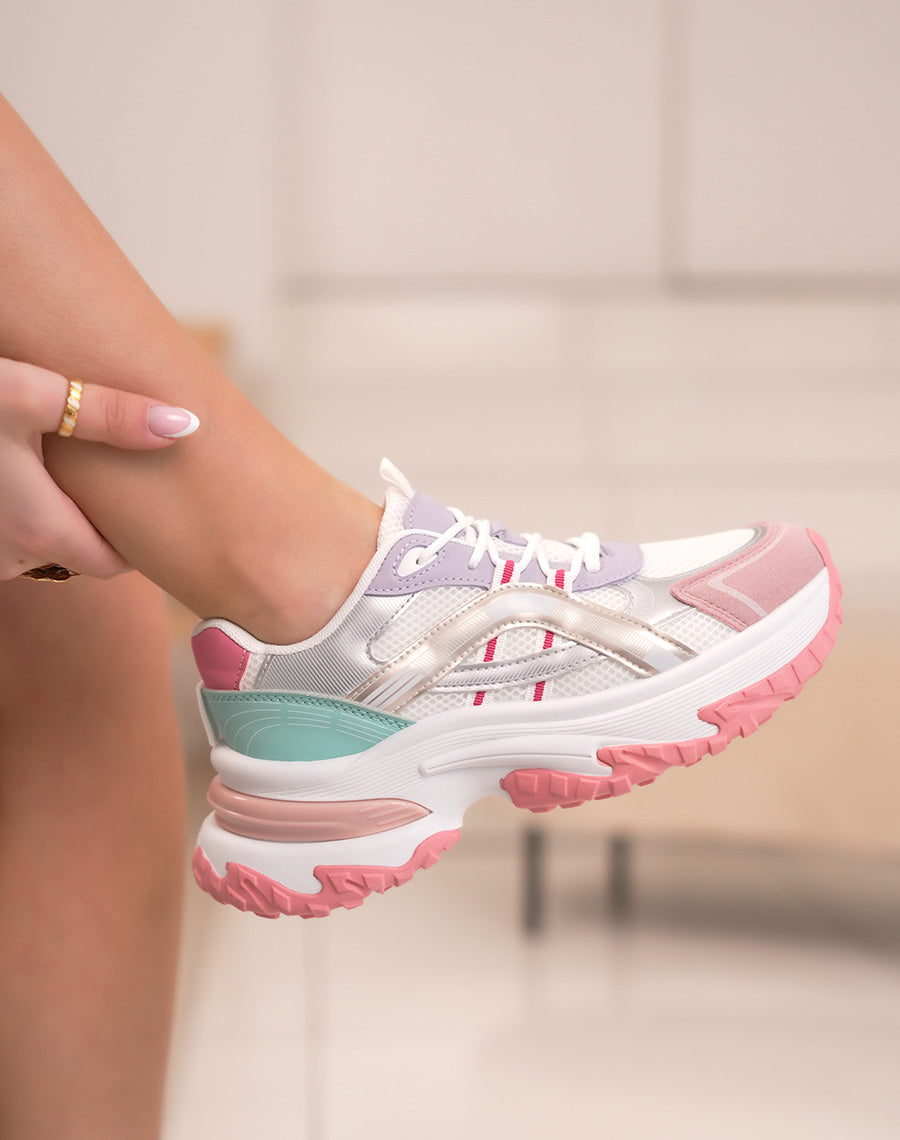 Baskets femme blanches pastel tendance à semelle épaisse et détails multicolores