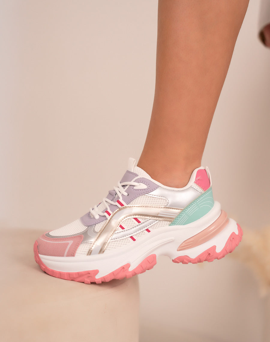 Baskets femme blanches pastel tendance à semelle épaisse et détails multicolores