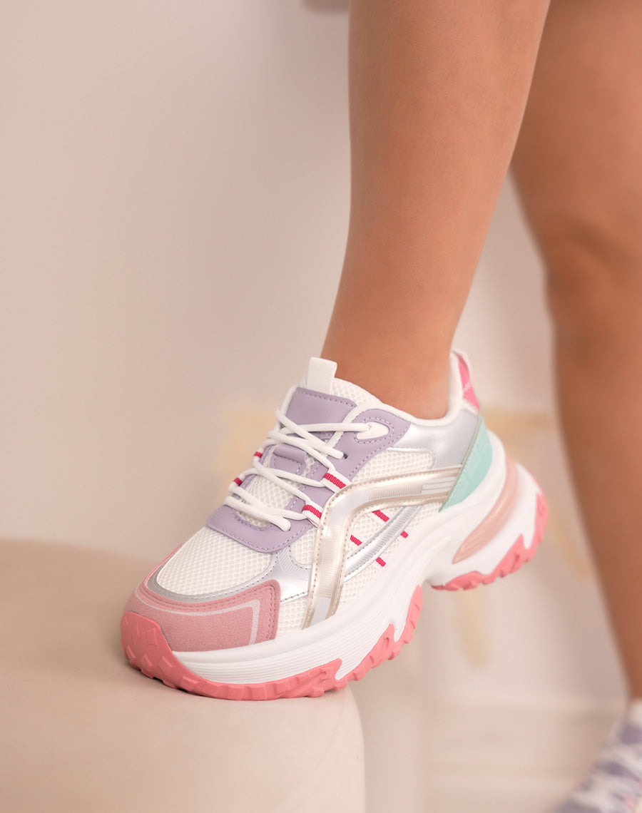 Baskets femme blanches pastel tendance à semelle épaisse et détails multicolores