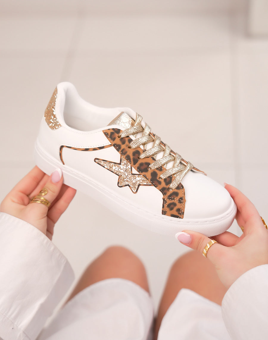 Baskets femme blanches tendance à paillettes dorées et détails léopard