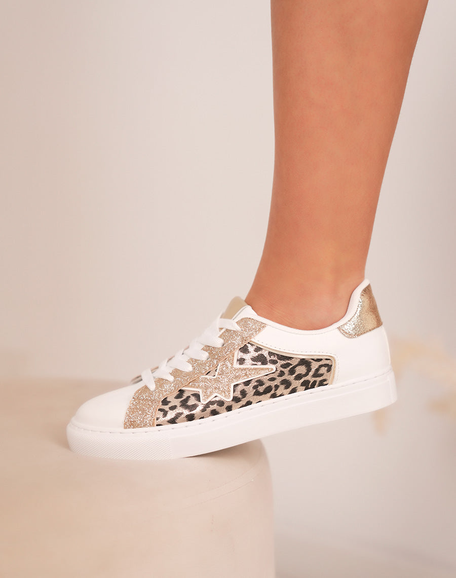 Baskets femme blanches tendance à paillettes dorées et motif léopard sur le côté