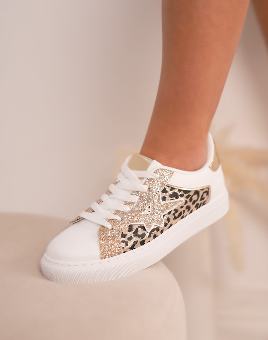 Baskets femme blanches tendance à paillettes dorées et motif léopard sur le côté