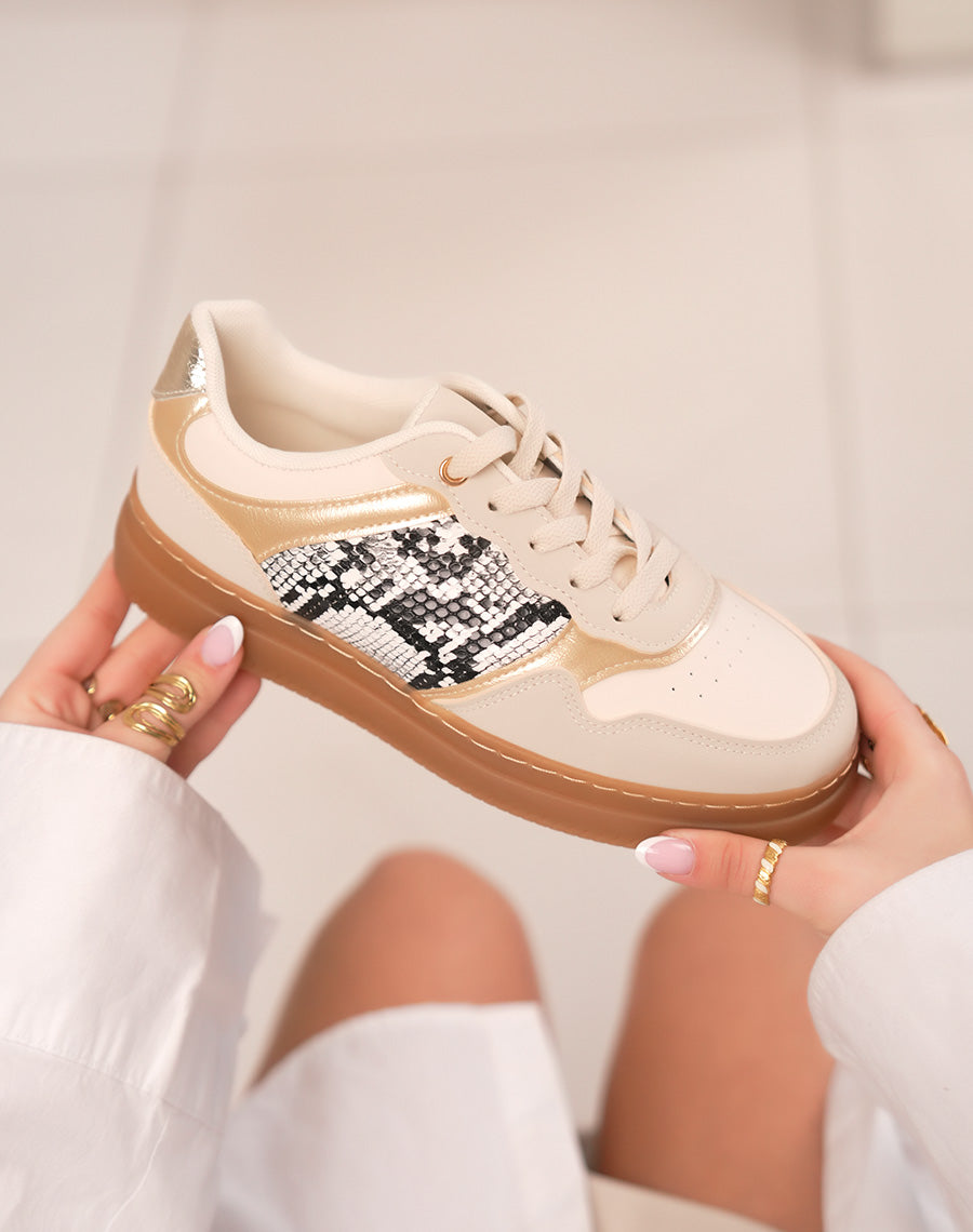Baskets femme beiges tendance avec détails dorés et effet serpent