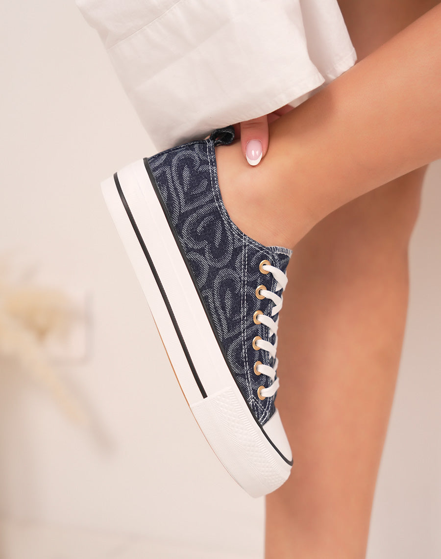 Baskets femme en jean bleu foncé tendance avec semelle épaisse et surpiqûres cœur