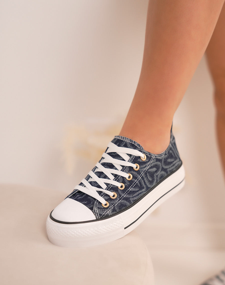 Baskets femme en jean bleu foncé tendance avec semelle épaisse et surpiqûres cœur
