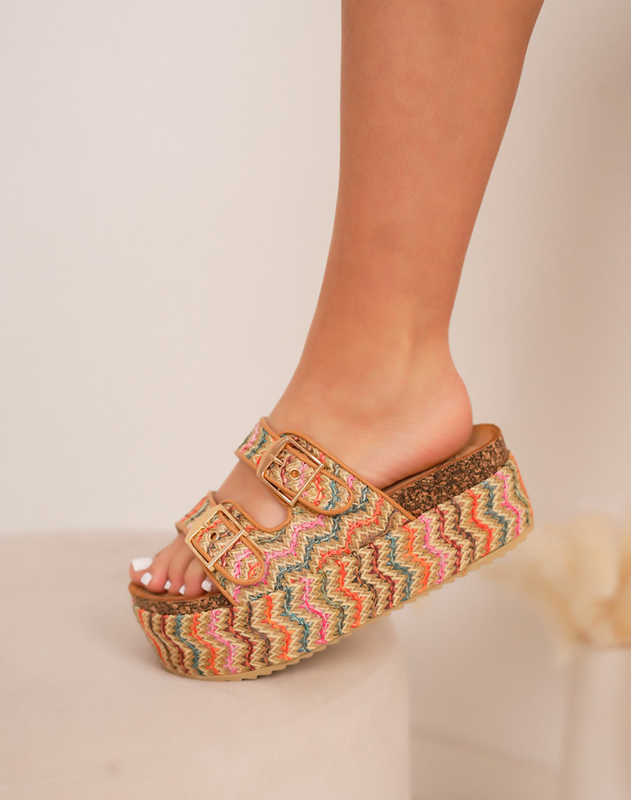 Mules femme multicolores à plateforme épaisse tressée avec brides décoratives dorées
