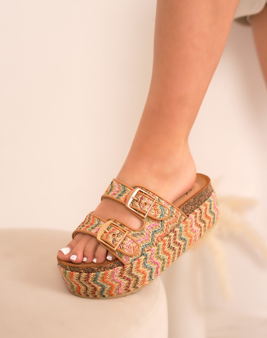 Mules femme multicolores à plateforme épaisse tressée avec brides décoratives dorées